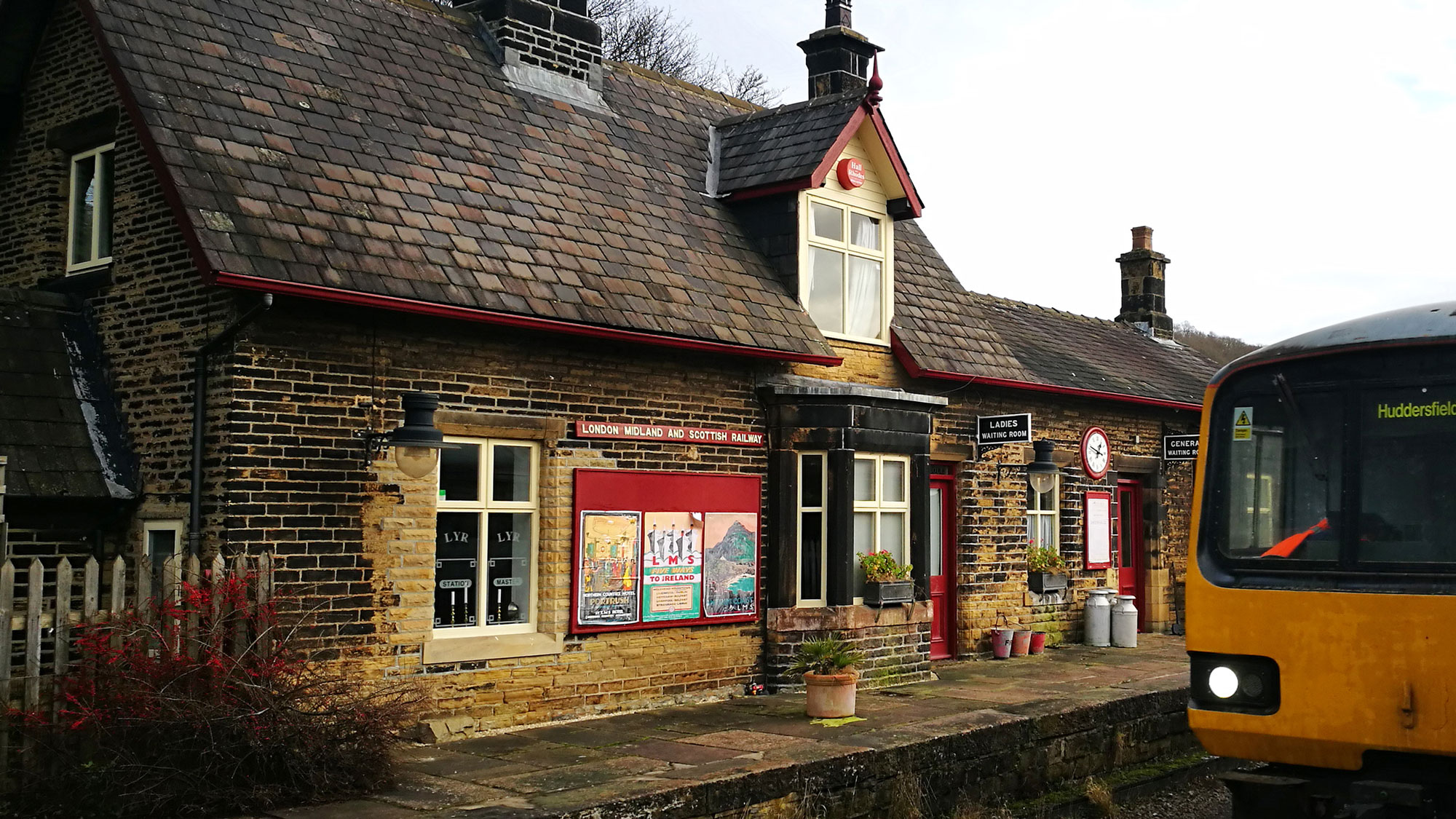 Brockholes-Station